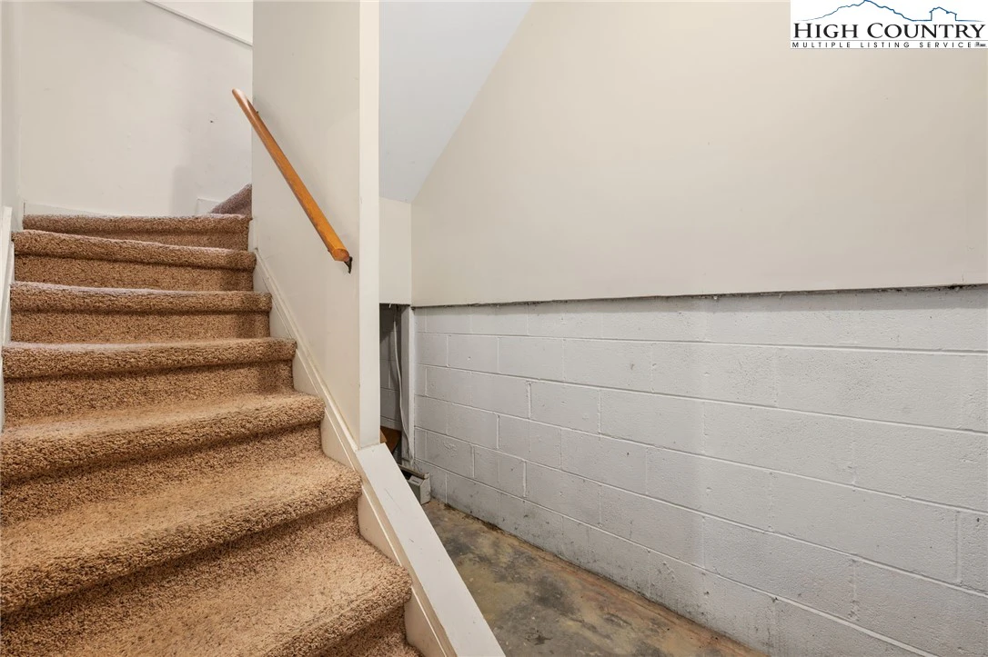 Image number 6 for the current listing