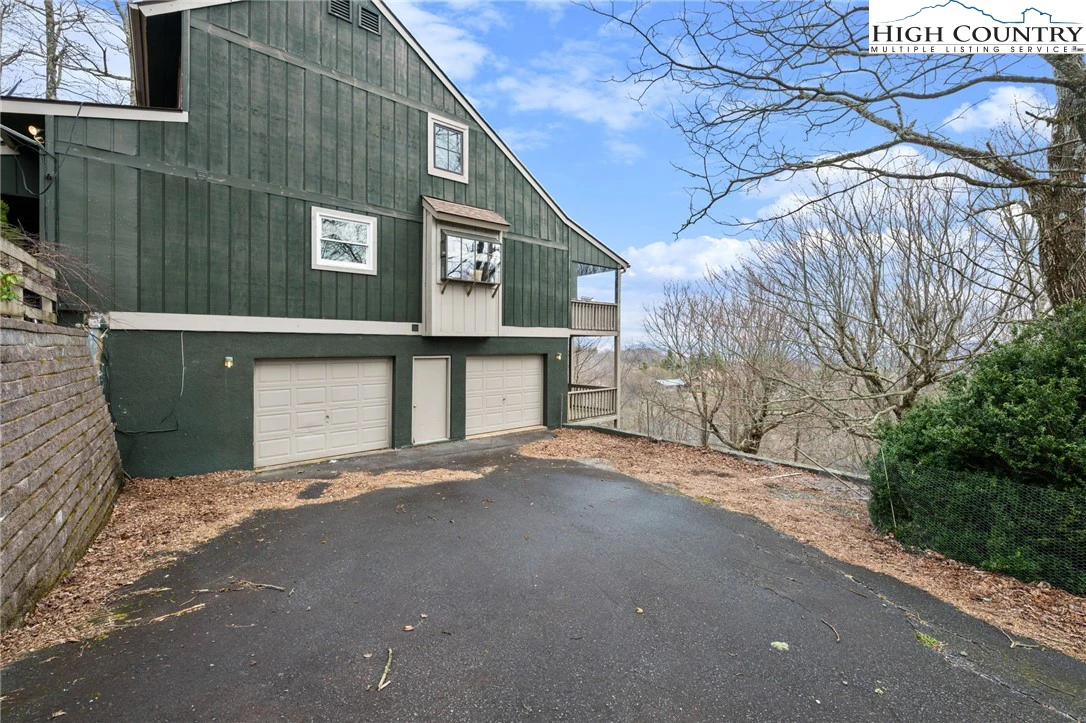 Image number 15 for the current listing