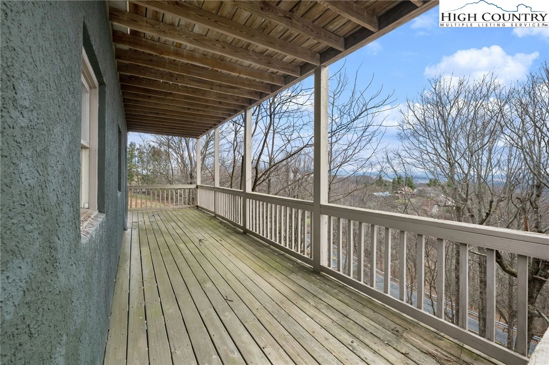 Image number 16 for the current listing