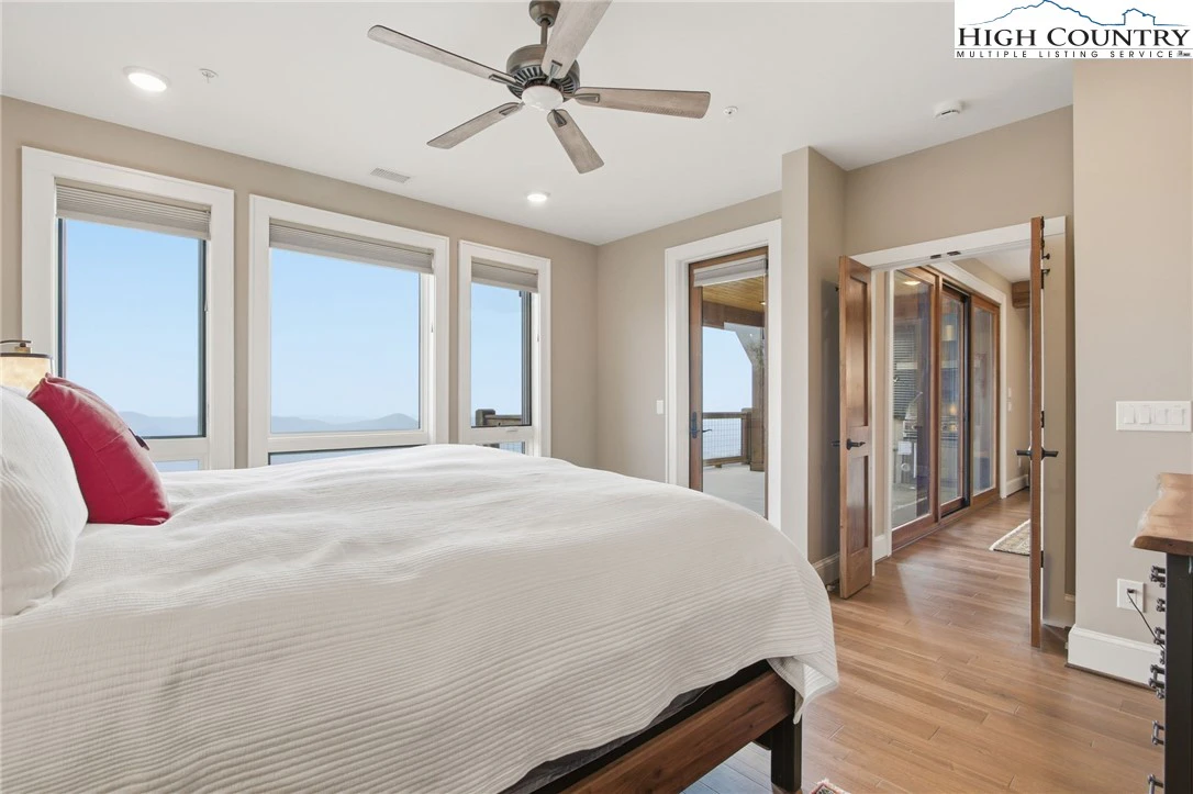 Image number 3 for the current listing