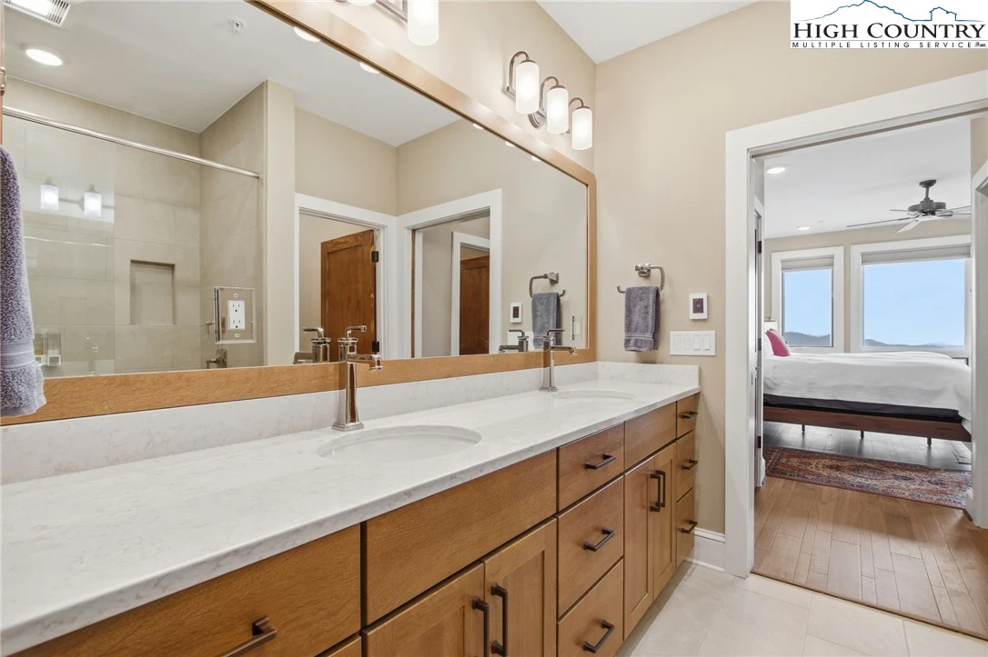 Image number 6 for the current listing