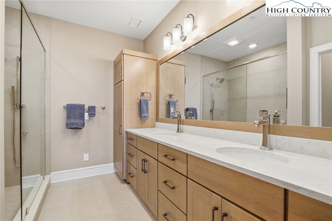 Image number 7 for the current listing
