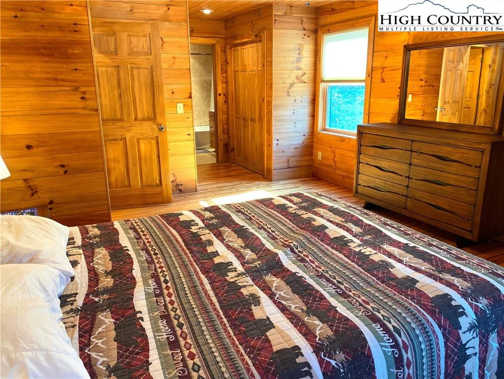 Image number 2 for the current listing