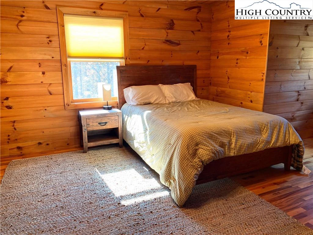 Image number 9 for the current listing