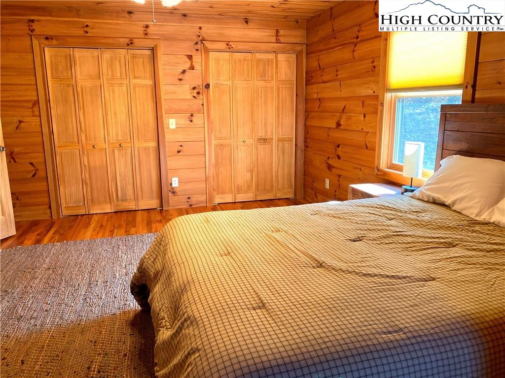 Image number 8 for the current listing