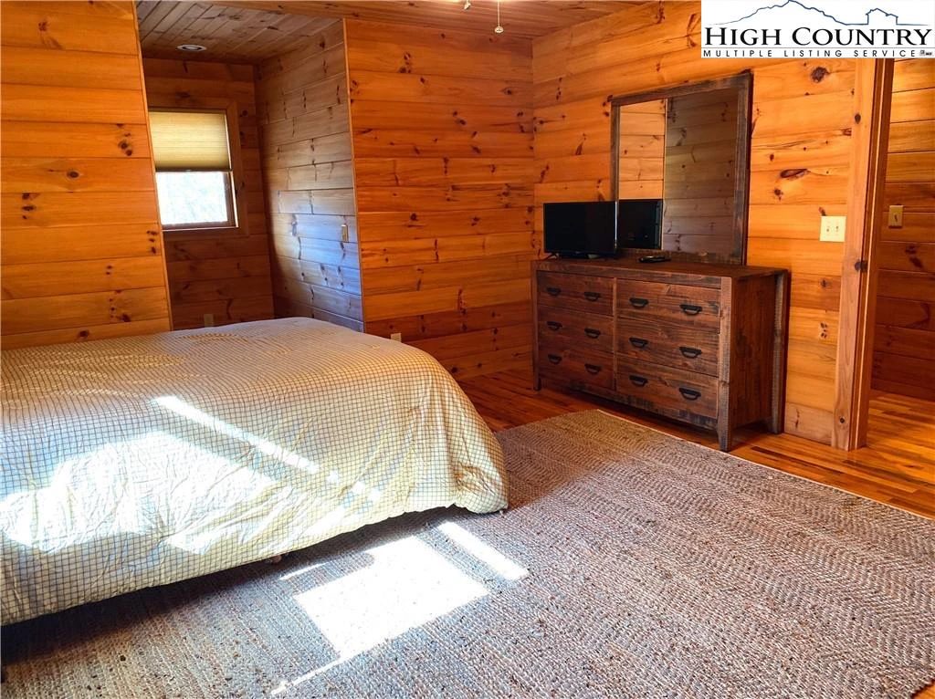 Image number 7 for the current listing