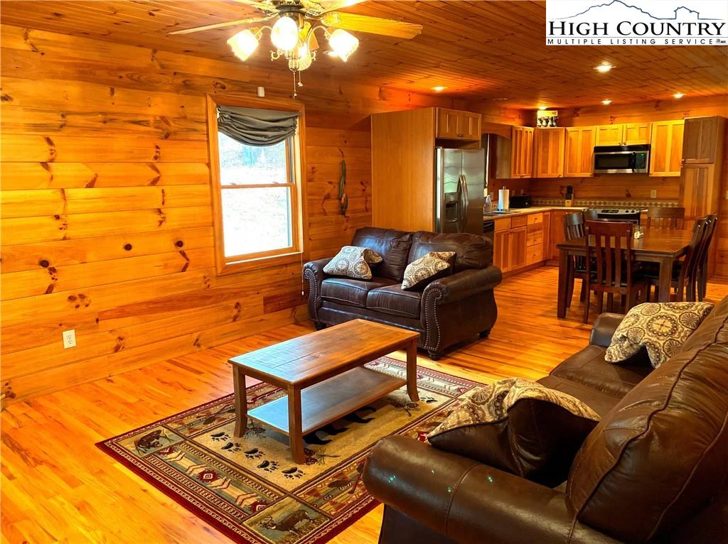 Image number 21 for the current listing
