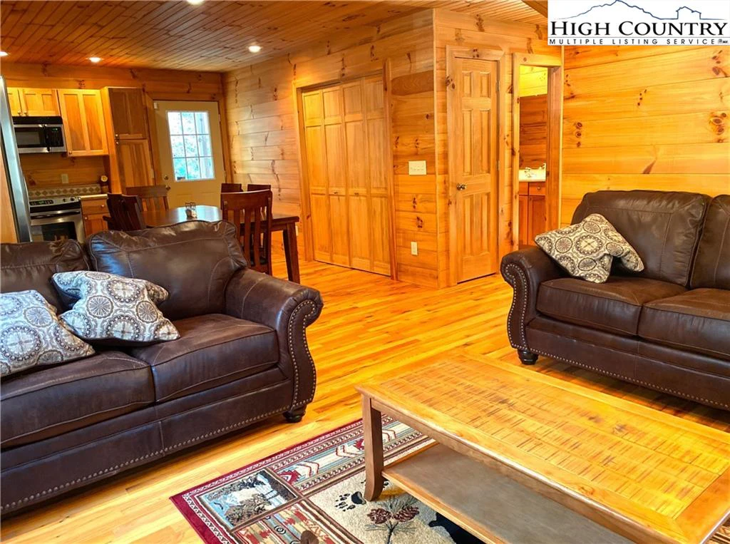 Image number 18 for the current listing