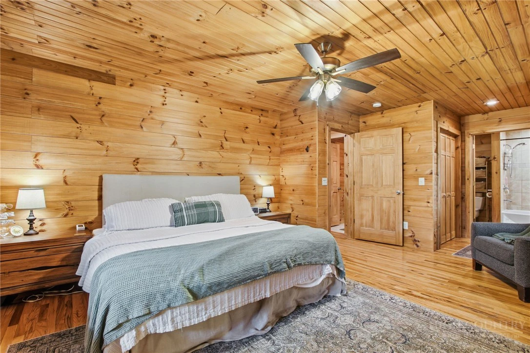 Image number 5 for the current listing