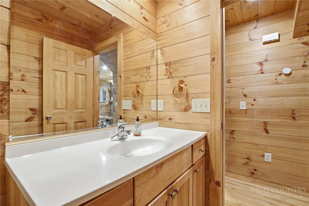 Image number 2 for the current listing