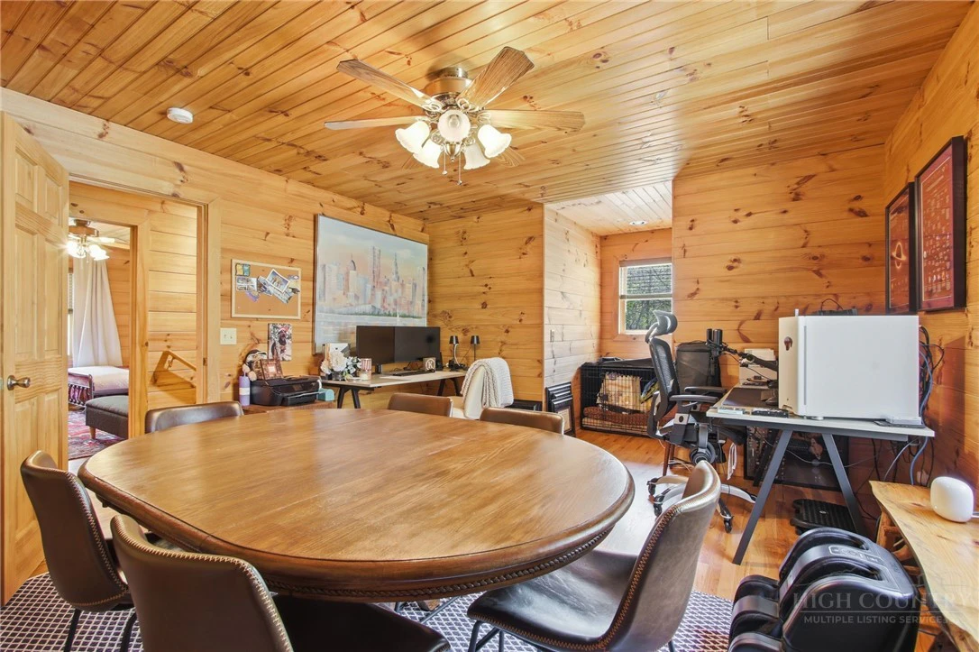 Image number 20 for the current listing
