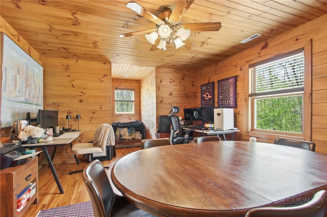 Image number 21 for the current listing