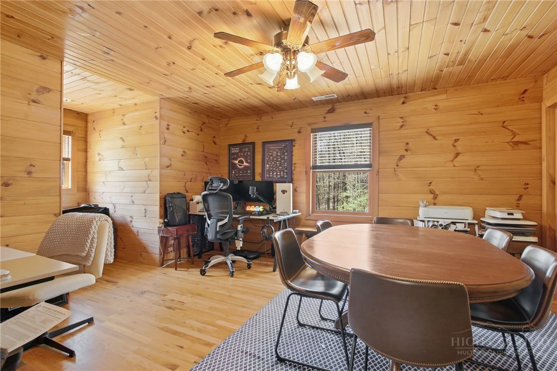 Image number 22 for the current listing