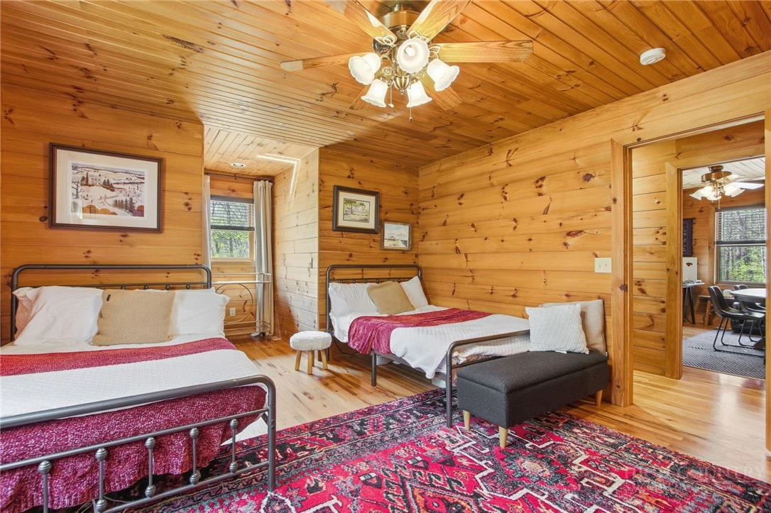 Image number 15 for the current listing