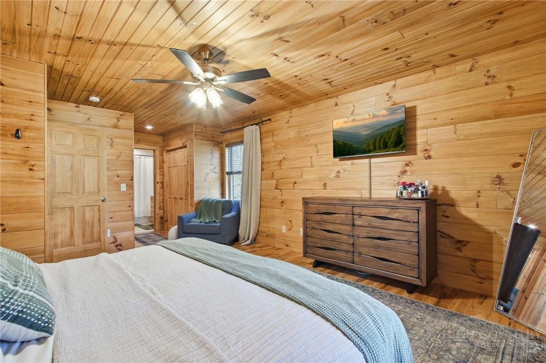 Image number 9 for the current listing