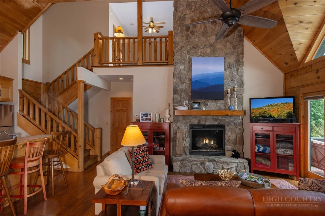 Image number 7 for the current listing