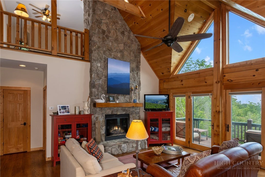 Image number 11 for the current listing