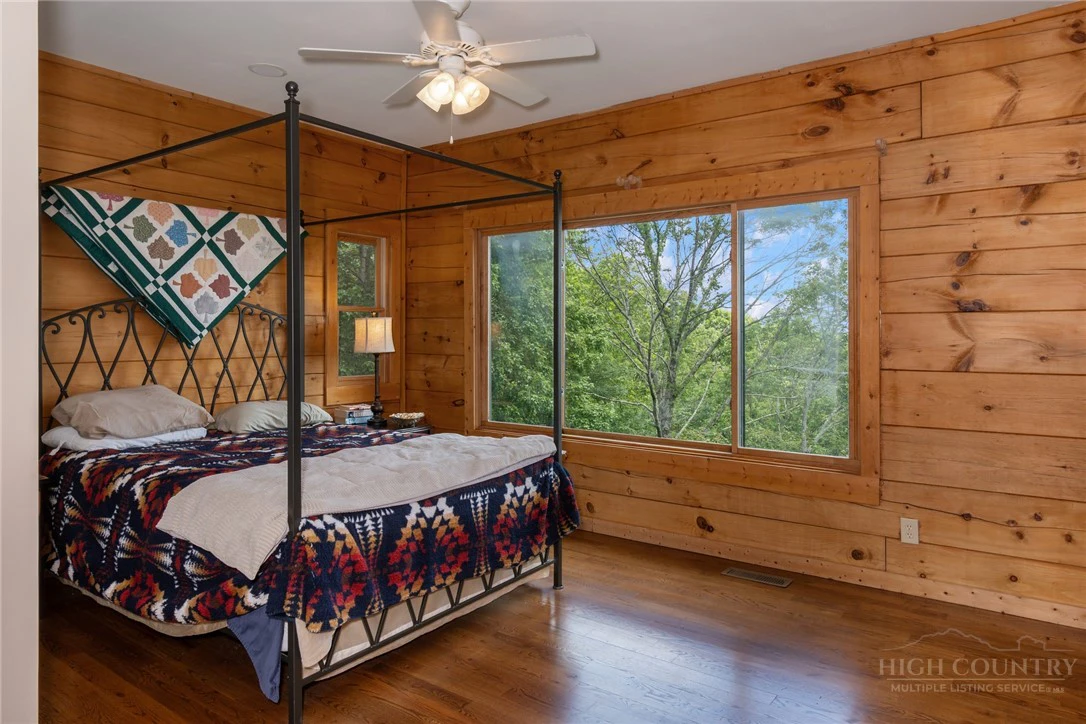 Image number 17 for the current listing