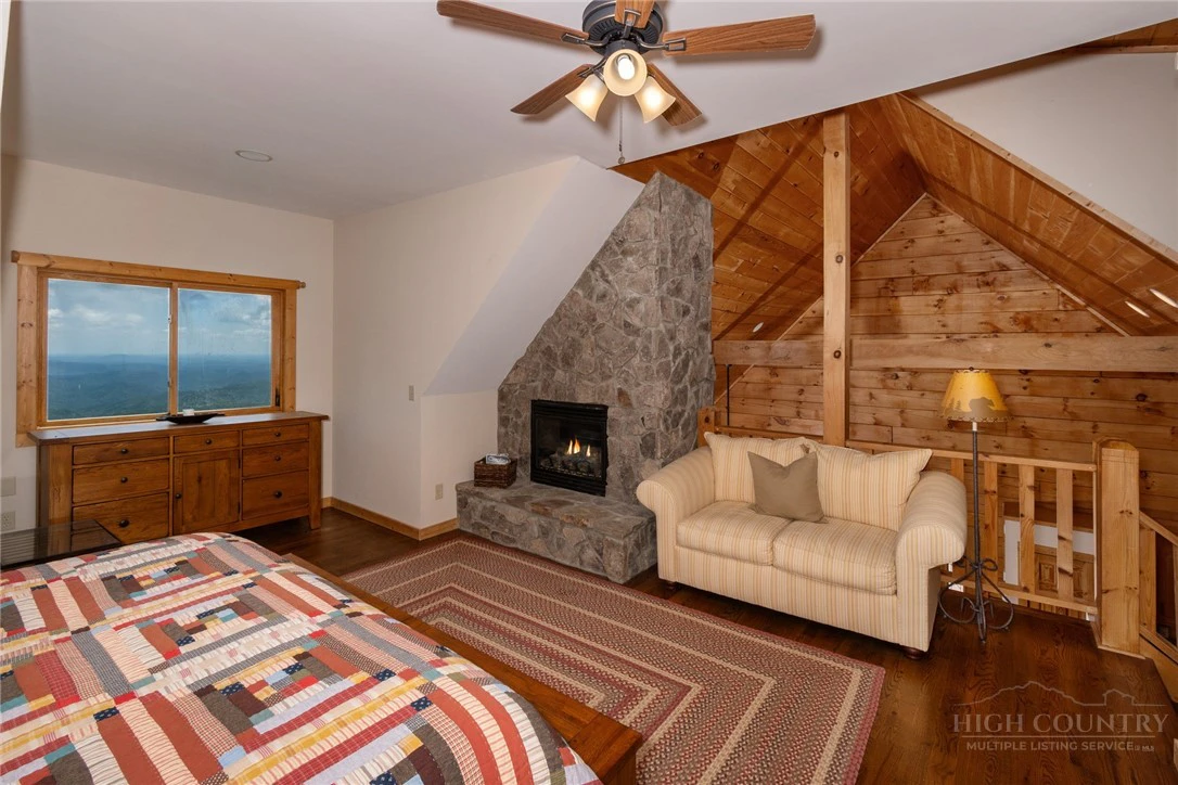 Image number 22 for the current listing