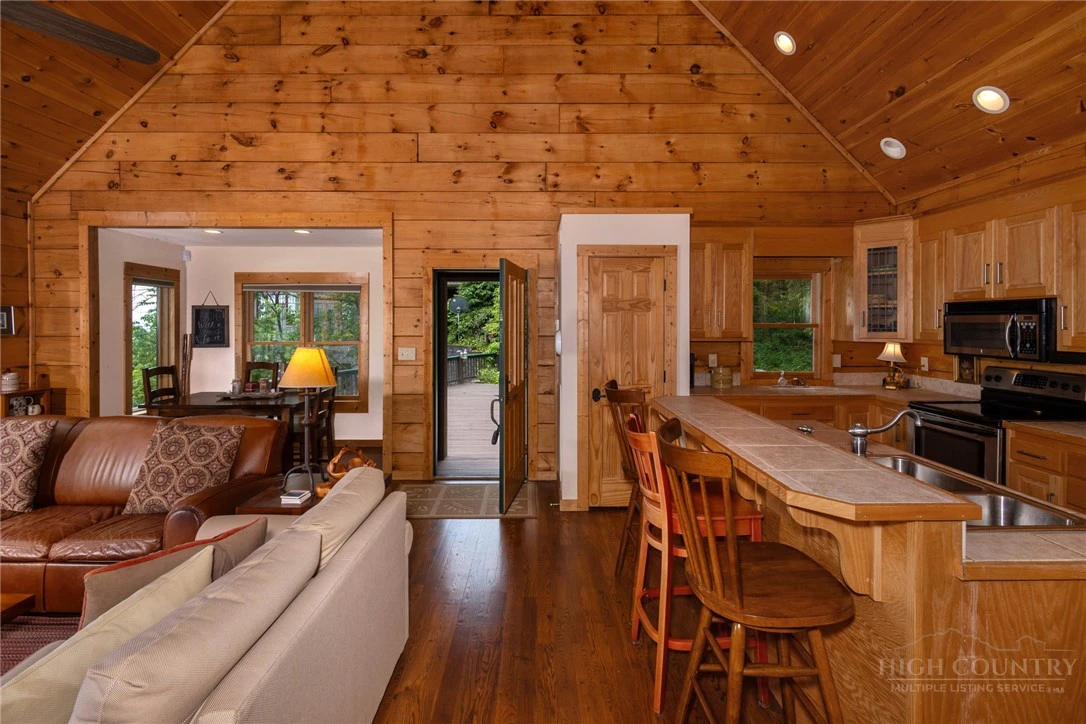 Image number 14 for the current listing