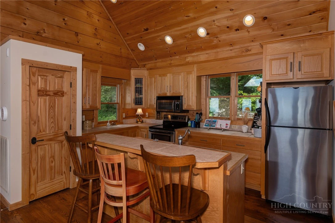 Image number 13 for the current listing