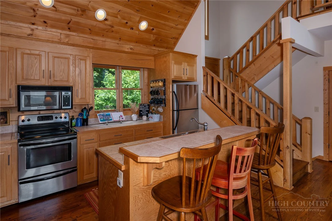 Image number 12 for the current listing
