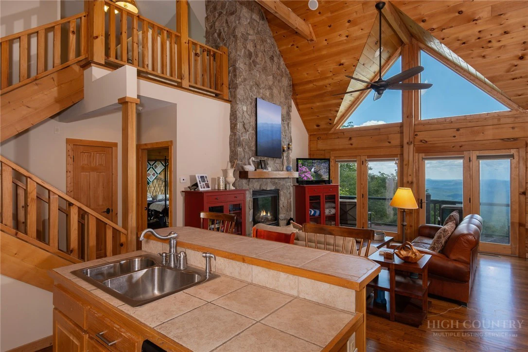 Image number 15 for the current listing