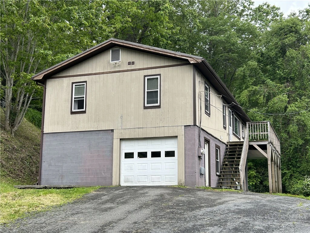 Image number 1 for the current listing