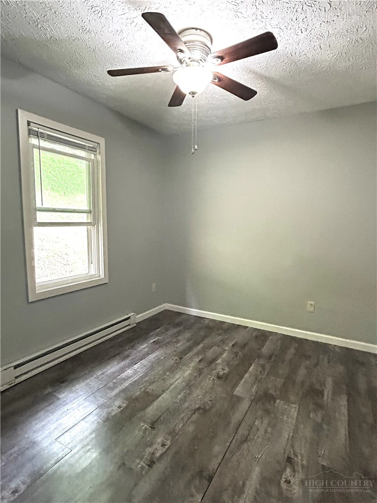 Image number 3 for the current listing