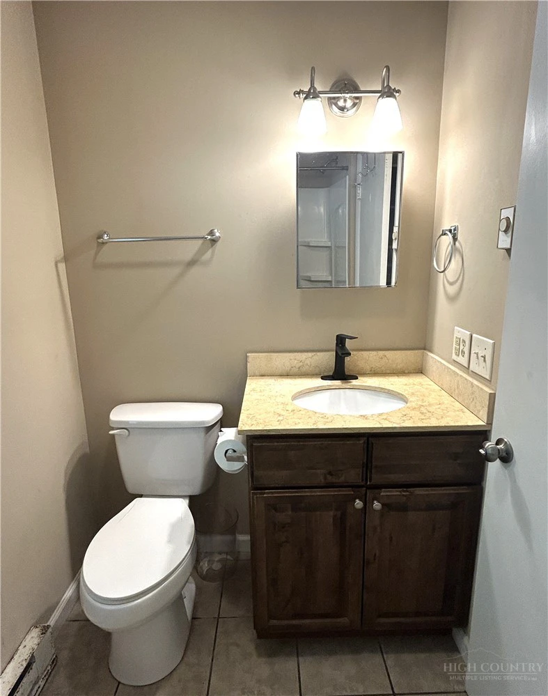 Image number 4 for the current listing