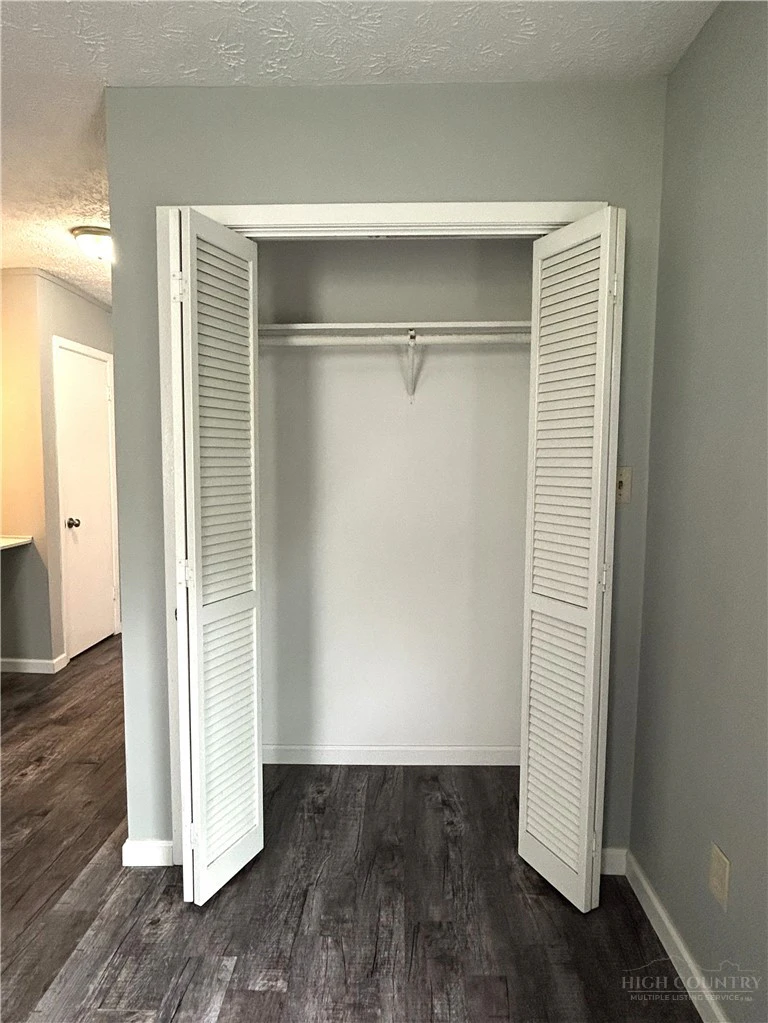 Image number 5 for the current listing