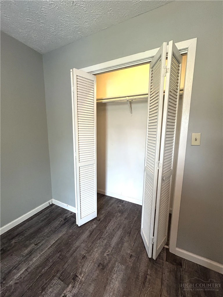 Image number 6 for the current listing