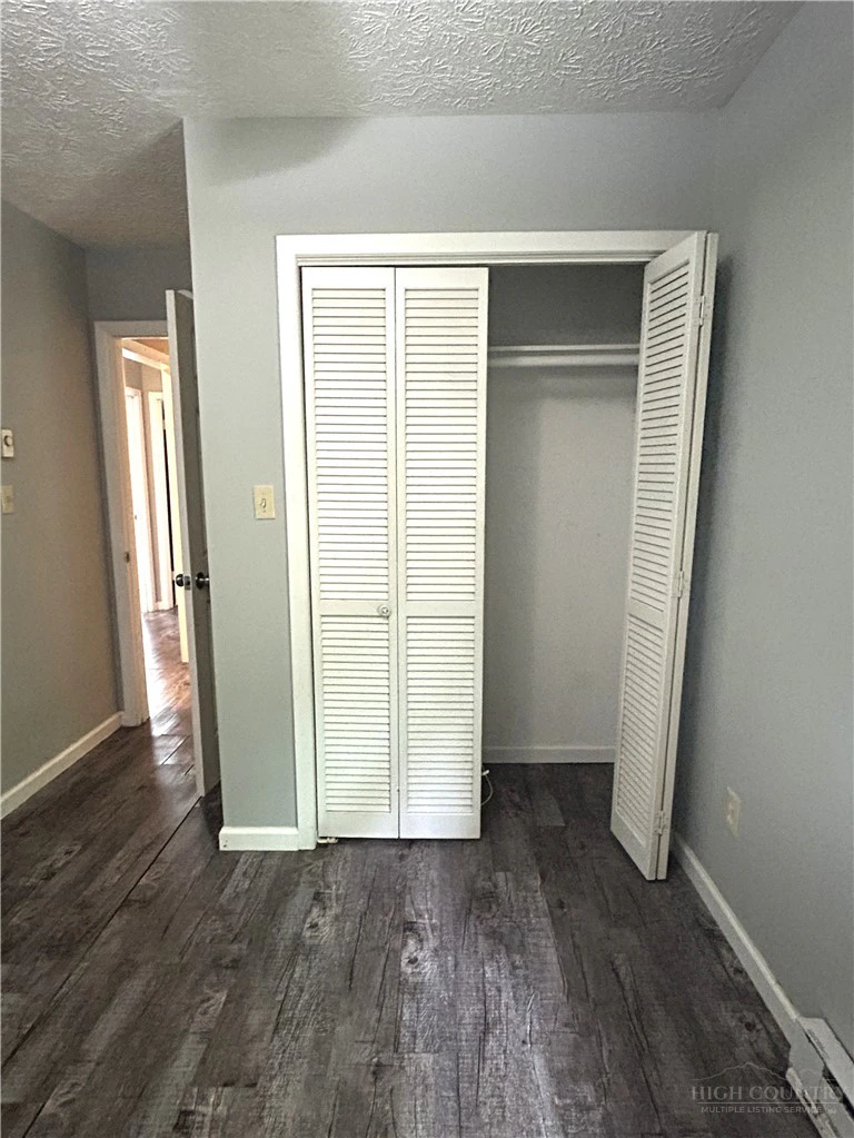 Image number 2 for the current listing