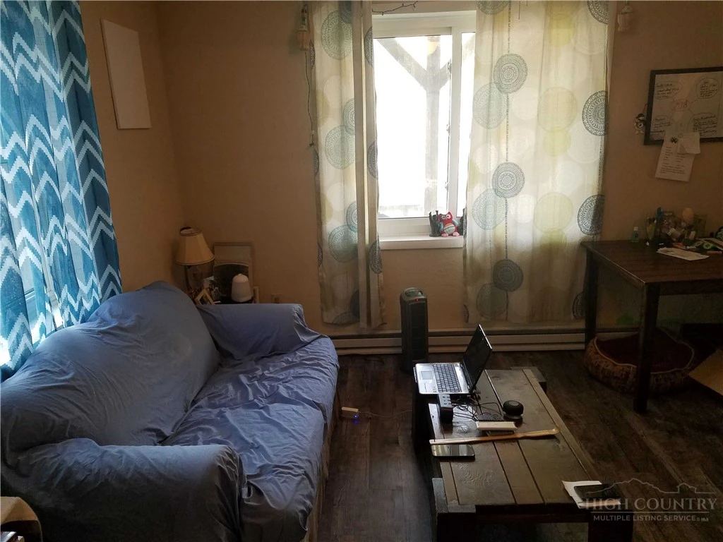 Image number 17 for the current listing