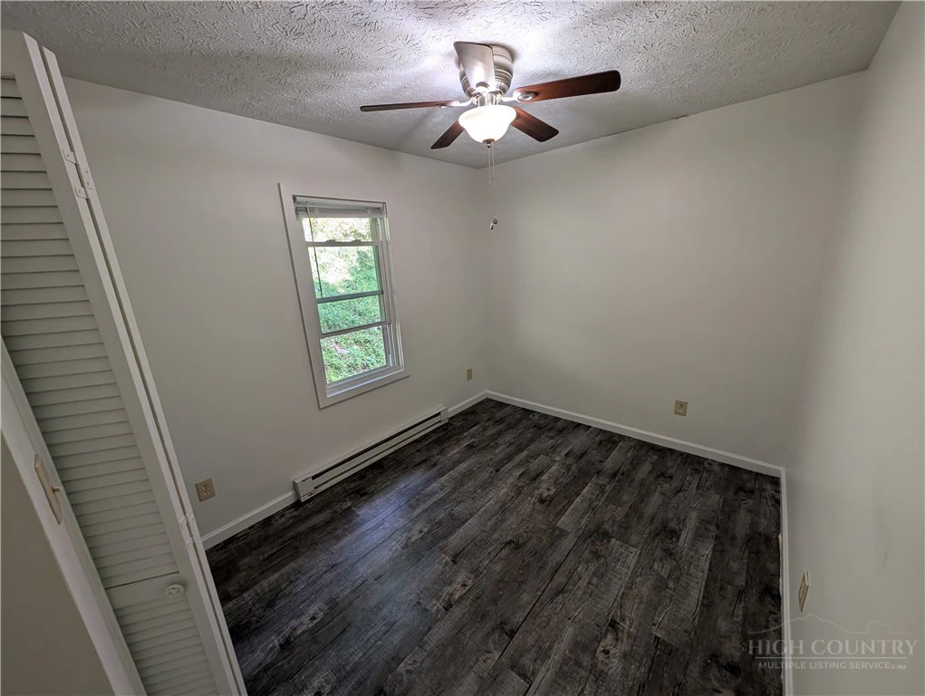Image number 14 for the current listing