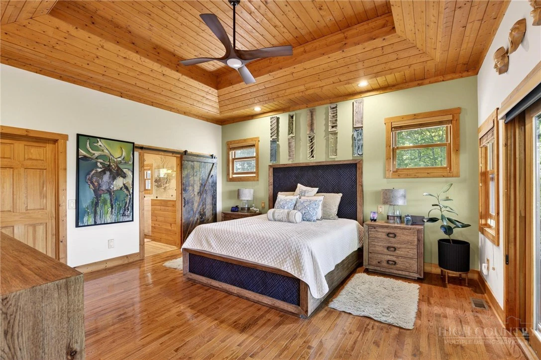 Image number 21 for the current listing