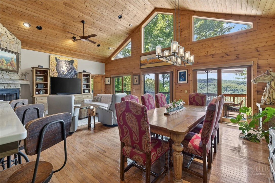 Image number 13 for the current listing