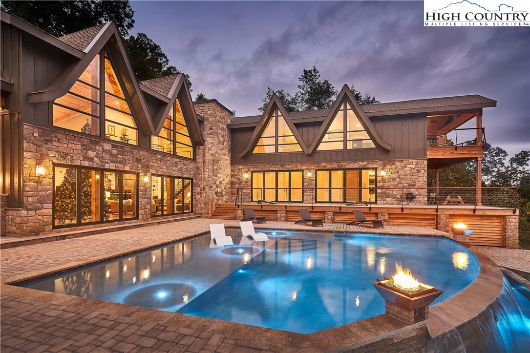 Image number 1 for the current listing