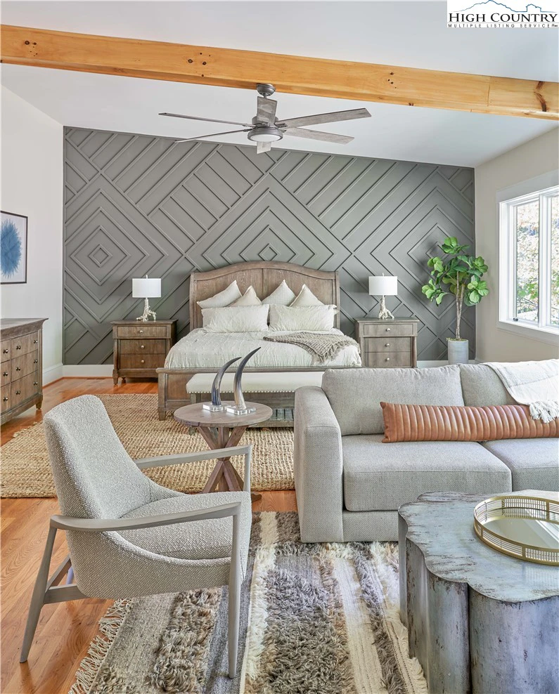 Image number 4 for the current listing