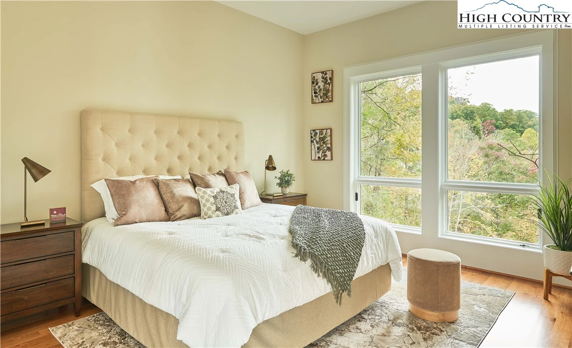 Image number 5 for the current listing