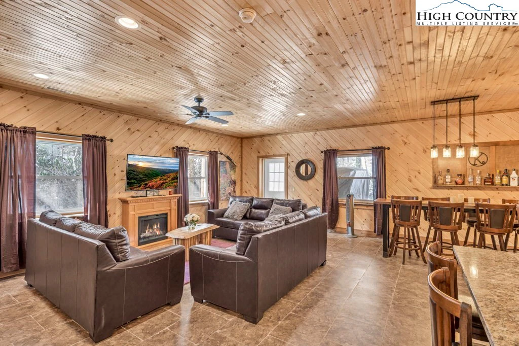 Image number 7 for the current listing
