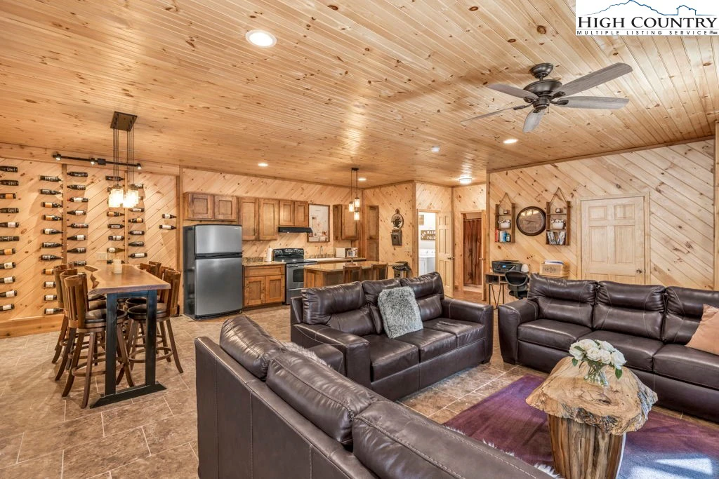 Image number 8 for the current listing