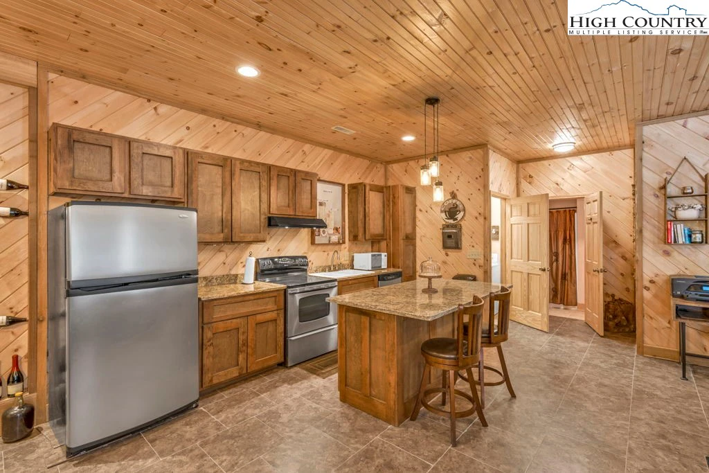 Image number 9 for the current listing