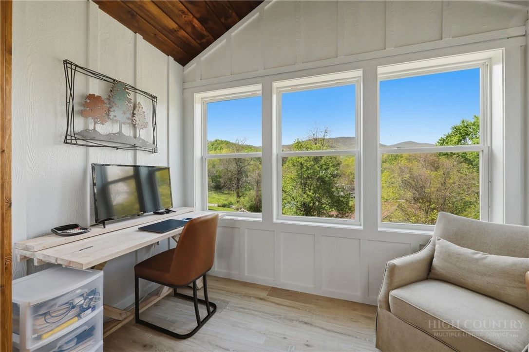 Image number 9 for the current listing