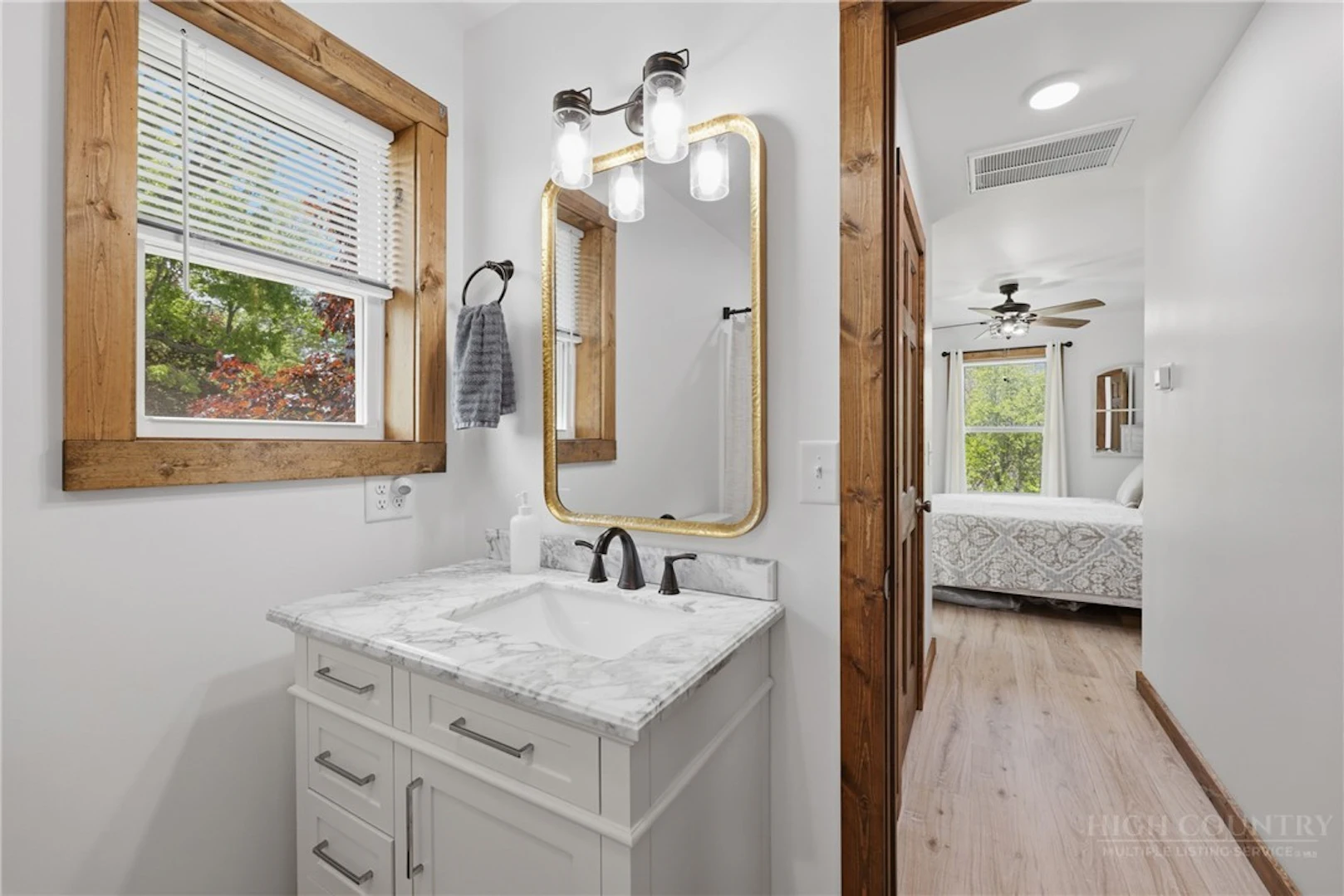 Image number 3 for the current listing
