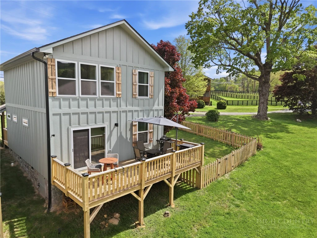 Image number 14 for the current listing