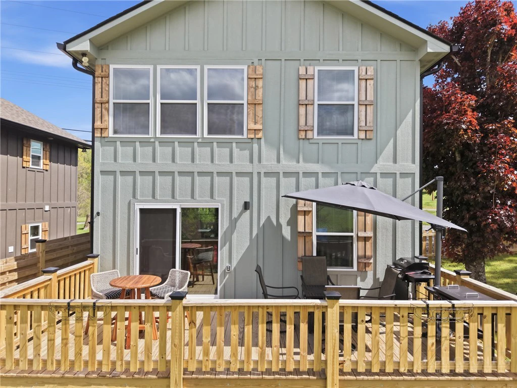 Image number 15 for the current listing
