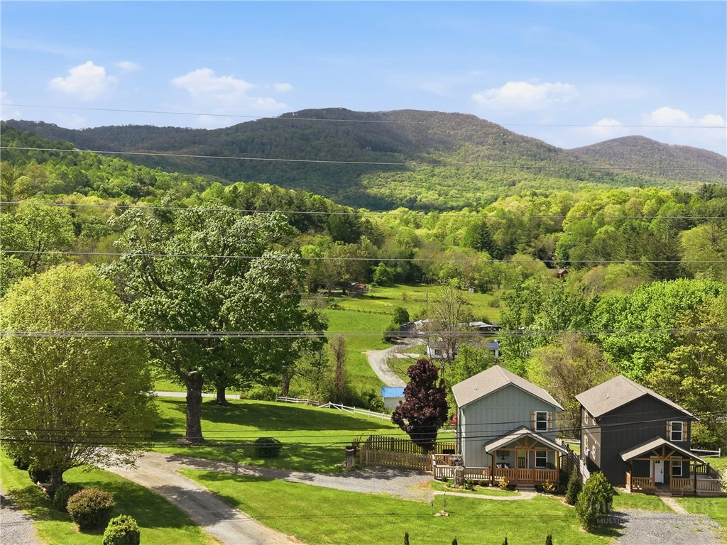 Image number 17 for the current listing