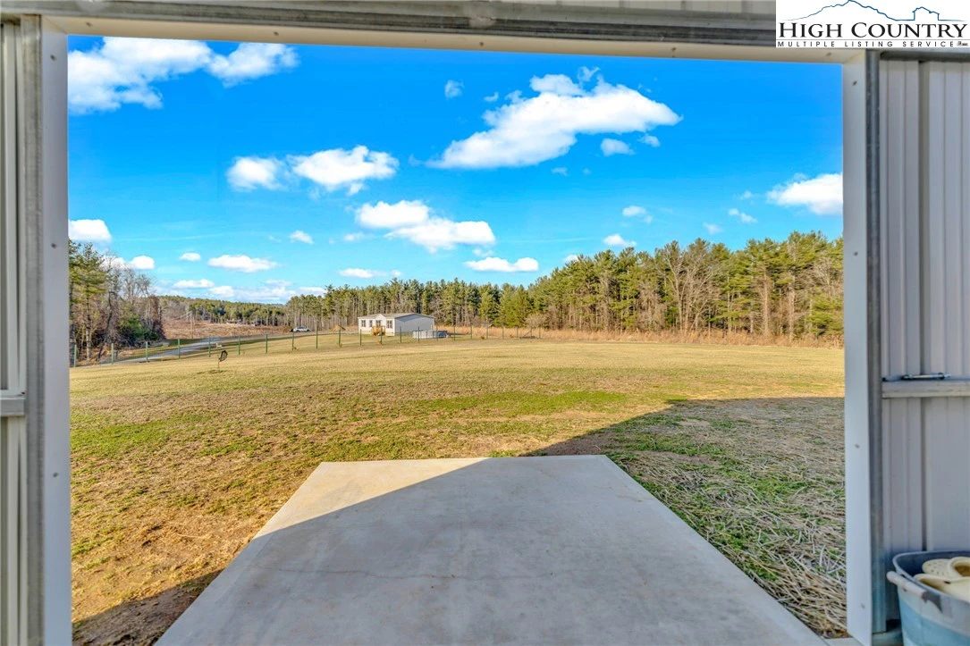 Image number 14 for the current listing