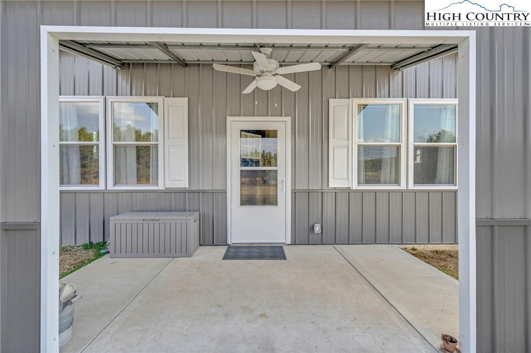 Image number 3 for the current listing